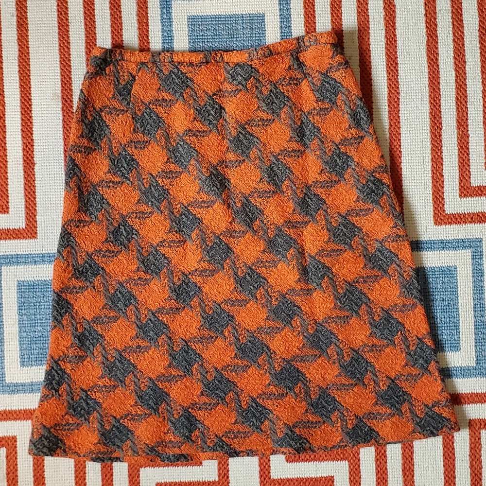 1960's Houndstooth "Sportempos" A-Line Skirt // Vintage Clothing